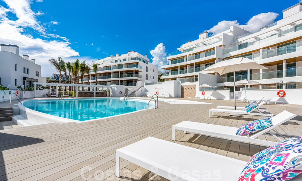 Move-in ready, spacious penthouse for sale with private pool and panoramic golf and sea views, adjacent to a golf club in Mijas, Costa del Sol 50480