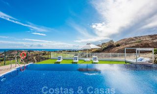 Move-in ready, spacious penthouse for sale with private pool and panoramic golf and sea views, adjacent to a golf club in Mijas, Costa del Sol 50485 