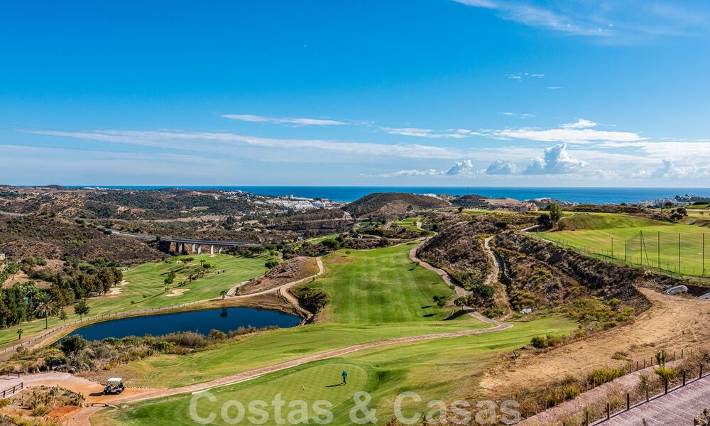 Move-in ready, spacious penthouse for sale with private pool and panoramic golf and sea views, adjacent to a golf club in Mijas, Costa del Sol 50488