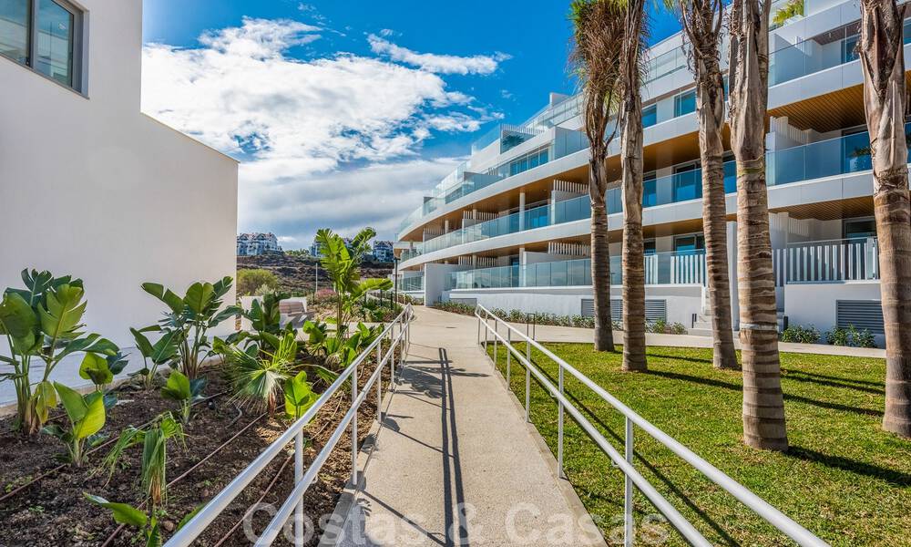 Move-in ready, spacious penthouse for sale with private pool and panoramic golf and sea views, adjacent to a golf club in Mijas, Costa del Sol 50489