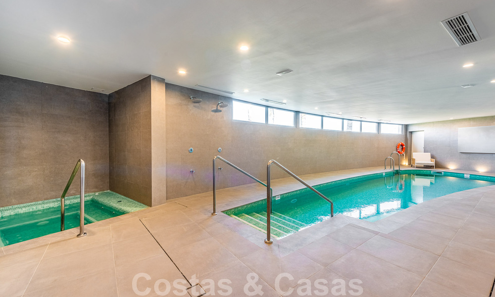 Move-in ready, spacious penthouse for sale with private pool and panoramic golf and sea views, adjacent to a golf club in Mijas, Costa del Sol 50501
