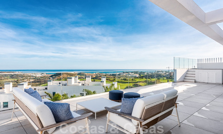 Move-in ready, spacious penthouse for sale with private pool and panoramic golf and sea views, adjacent to a golf club in Mijas, Costa del Sol 50516