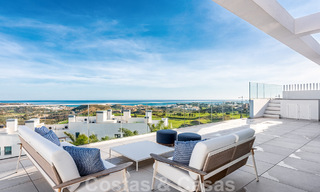Move-in ready, spacious penthouse for sale with private pool and panoramic golf and sea views, adjacent to a golf club in Mijas, Costa del Sol 50516 