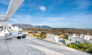 Move-in ready, spacious penthouse for sale with private pool and panoramic golf and sea views, adjacent to a golf club in Mijas, Costa del Sol 50518 