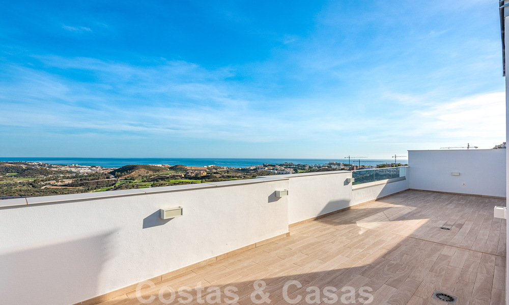 Move-in ready, spacious penthouse for sale with private pool and panoramic golf and sea views, adjacent to a golf club in Mijas, Costa del Sol 50521