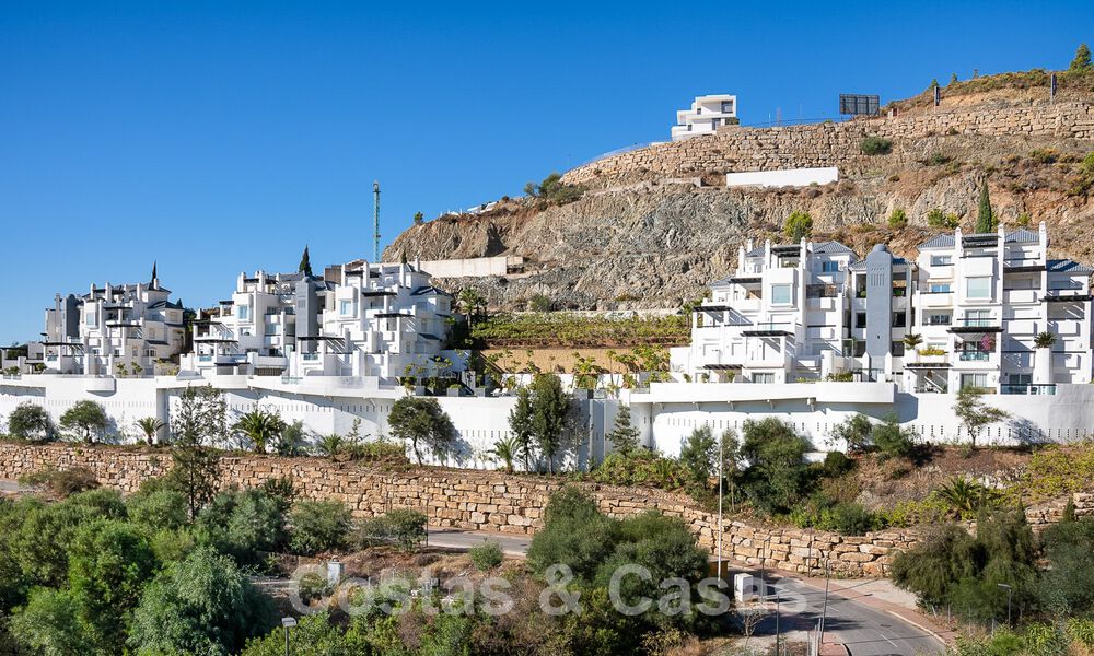 Spacious apartment for sale with spacious terraces and undisturbed sea views in Benahavis - Marbella 50687