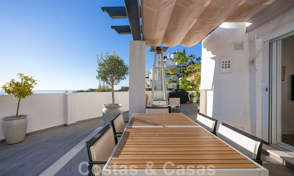 Spacious apartment for sale with spacious terraces and undisturbed sea views in Benahavis - Marbella 50688