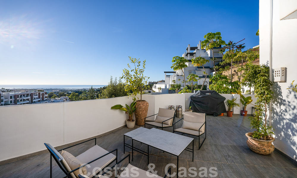 Spacious apartment for sale with spacious terraces and undisturbed sea views in Benahavis - Marbella 50689