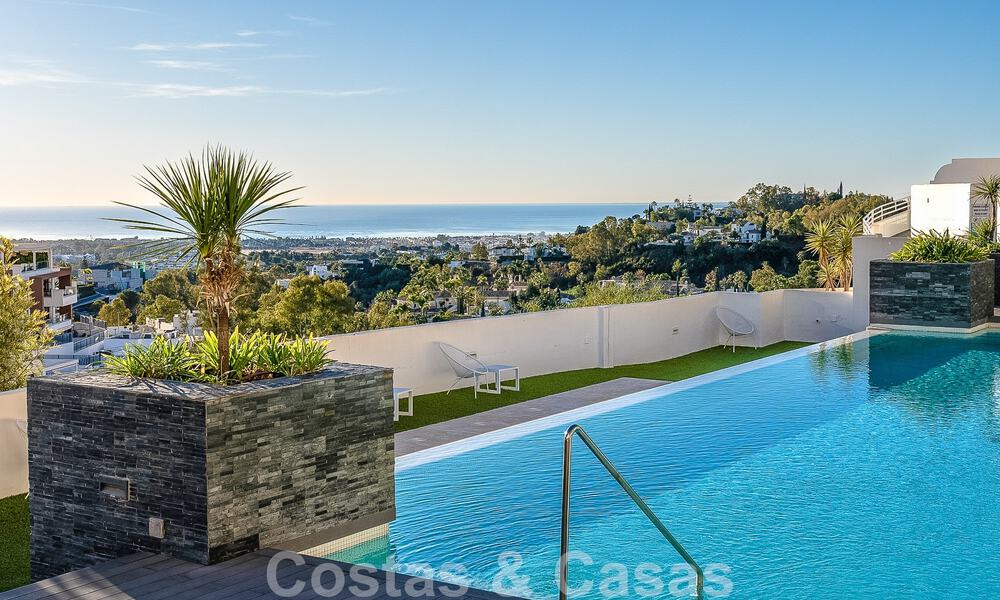 Spacious apartment for sale with spacious terraces and undisturbed sea views in Benahavis - Marbella 50692