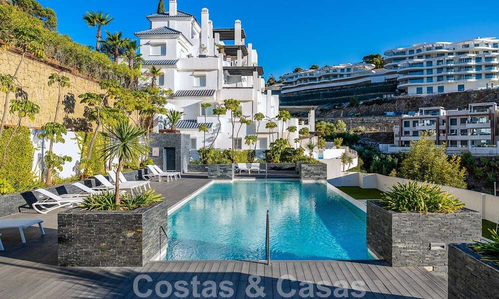 Spacious apartment for sale with spacious terraces and undisturbed sea views in Benahavis - Marbella 50693