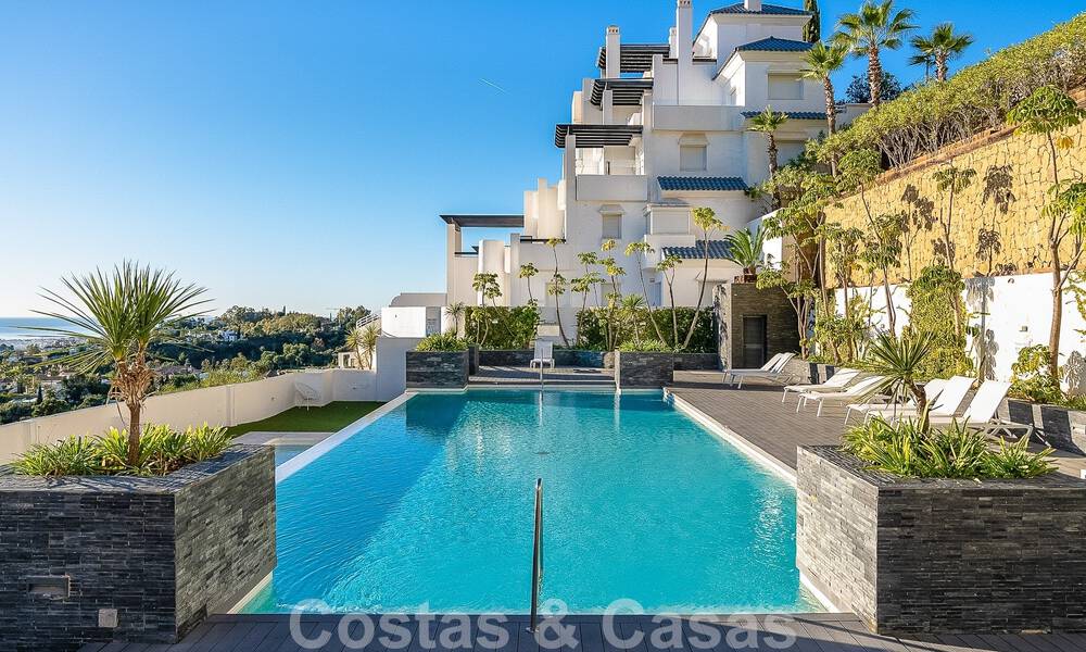 Spacious apartment for sale with spacious terraces and undisturbed sea views in Benahavis - Marbella 50695