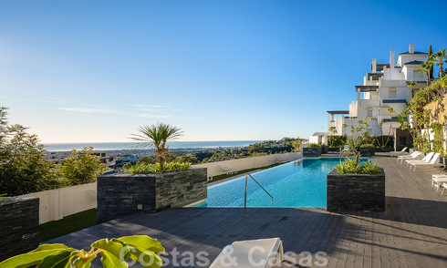 Spacious apartment for sale with spacious terraces and undisturbed sea views in Benahavis - Marbella 50696