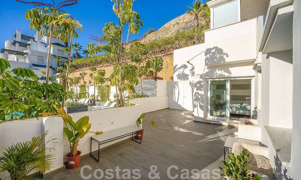 Spacious apartment for sale with spacious terraces and undisturbed sea views in Benahavis - Marbella 50698