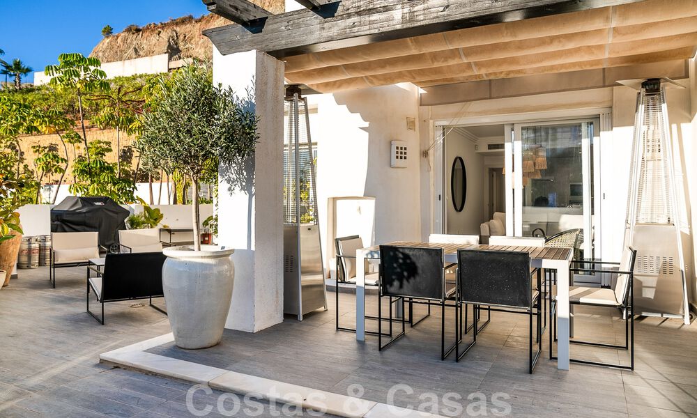 Spacious apartment for sale with spacious terraces and undisturbed sea views in Benahavis - Marbella 50700