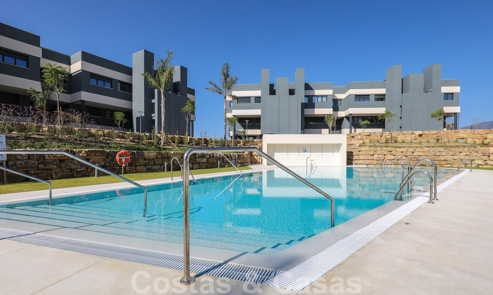 Move-in ready, modern 3-bedroom apartment for sale in a golf resort on the New Golden Mile, between Marbella and Estepona 50784