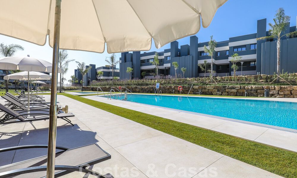 Move-in ready, modern 3-bedroom apartment for sale in a golf resort on the New Golden Mile, between Marbella and Estepona 50785