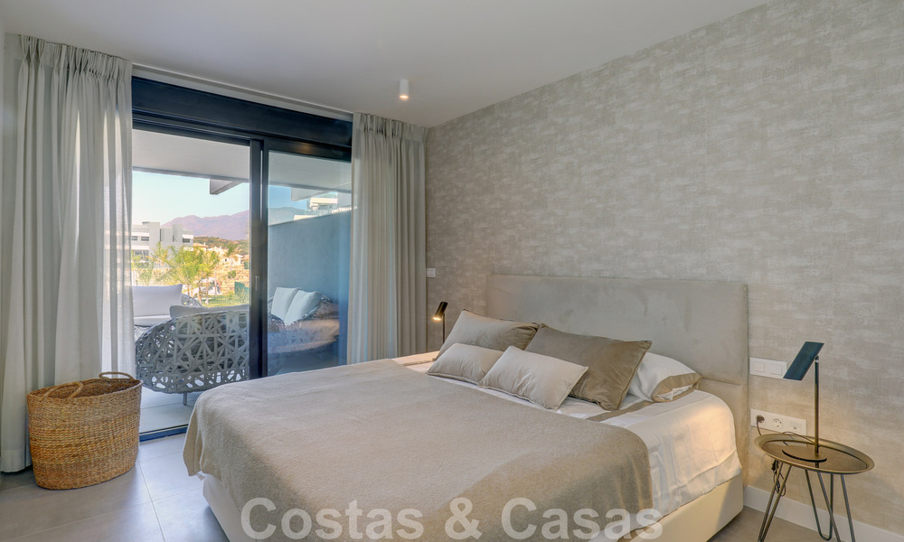 Move-in ready, modern 3-bedroom apartment for sale in a golf resort on the New Golden Mile, between Marbella and Estepona 50788