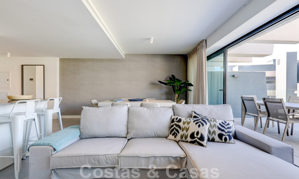 Move-in ready, modern 3-bedroom apartment for sale in a golf resort on the New Golden Mile, between Marbella and Estepona 50812