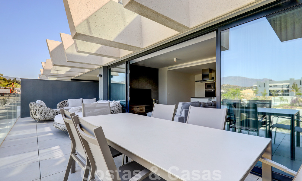 Move-in ready, modern 3-bedroom apartment for sale in a golf resort on the New Golden Mile, between Marbella and Estepona 50817