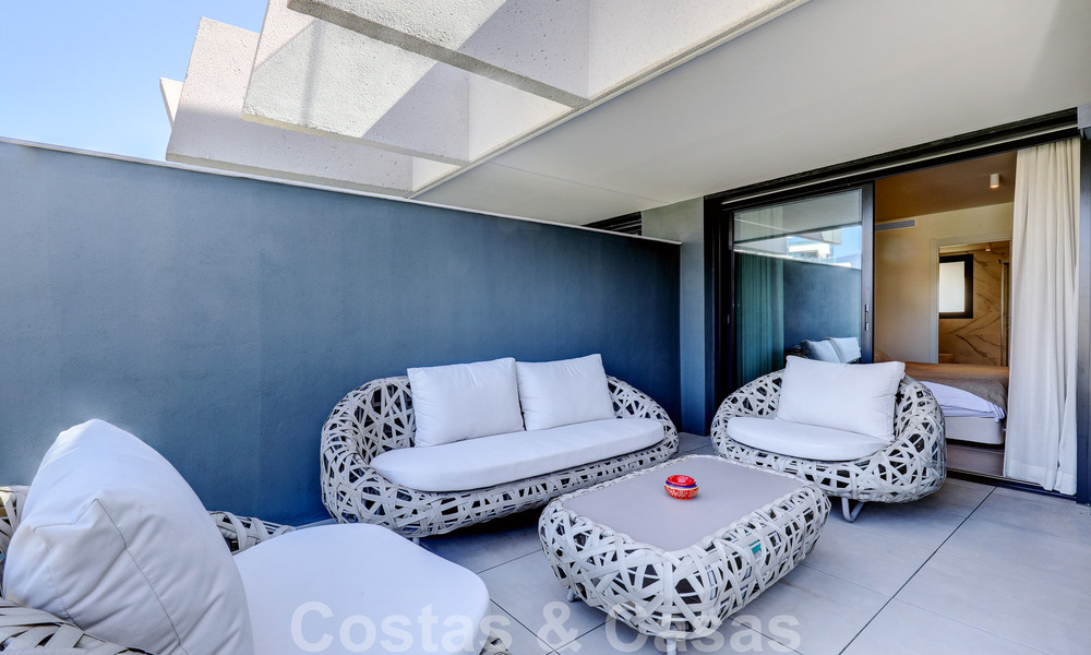 Move-in ready, modern 3-bedroom apartment for sale in a golf resort on the New Golden Mile, between Marbella and Estepona 50819