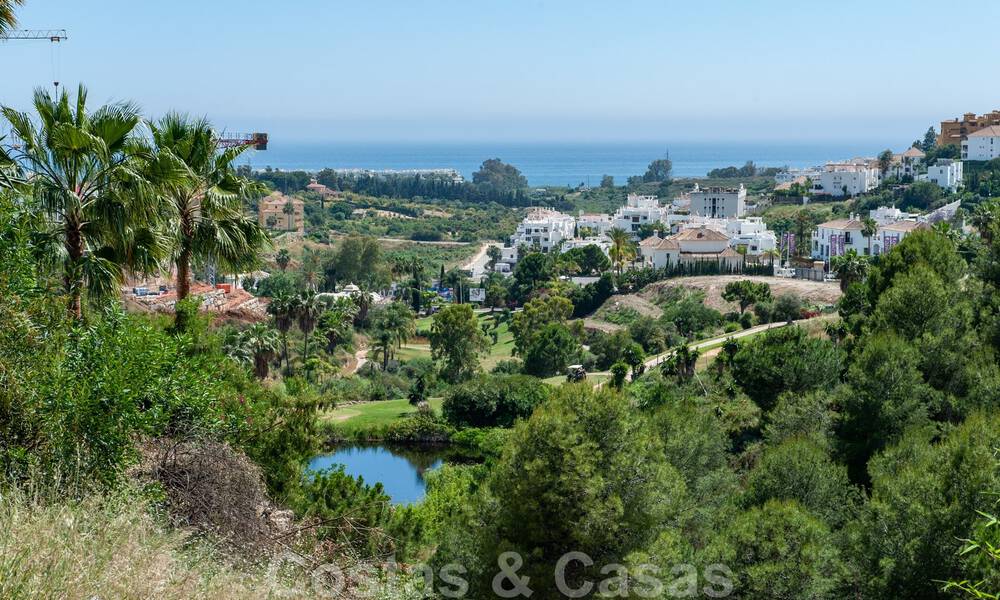 Move-in ready, modern 3-bedroom apartment for sale in a golf resort on the New Golden Mile, between Marbella and Estepona 51008