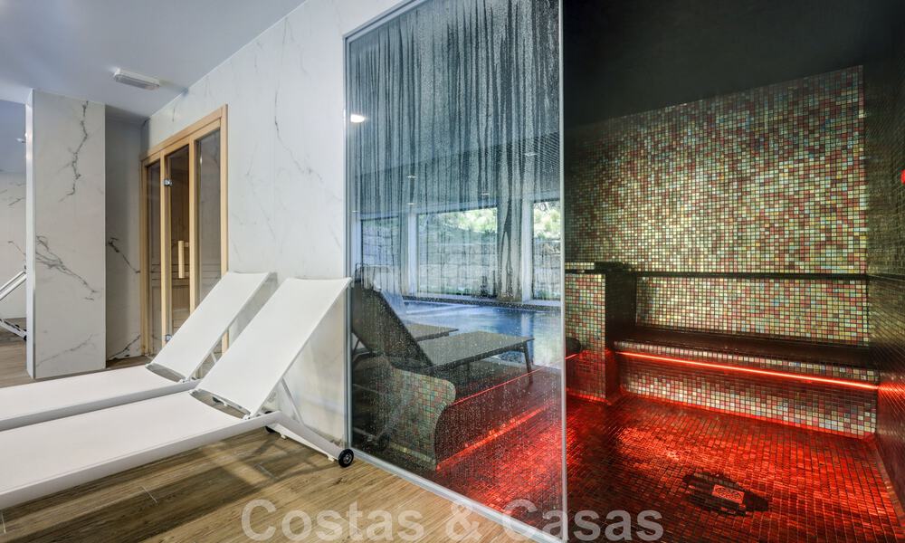 Move-in ready, modern 3-bedroom apartment for sale in a golf resort on the New Golden Mile, between Marbella and Estepona 51011