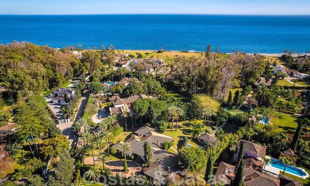 Detached Mediterranean-style luxury villa for sale a stone's throw from the beach and amenities in prestigious Guadalmina Baja in Marbella 51243