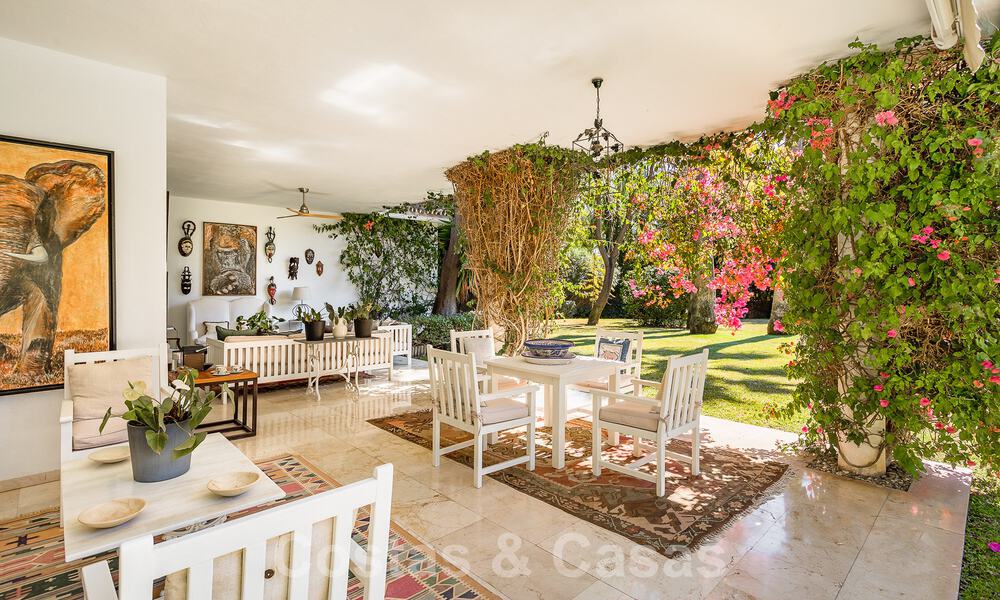 Detached Mediterranean-style luxury villa for sale a stone's throw from the beach and amenities in prestigious Guadalmina Baja in Marbella 51261
