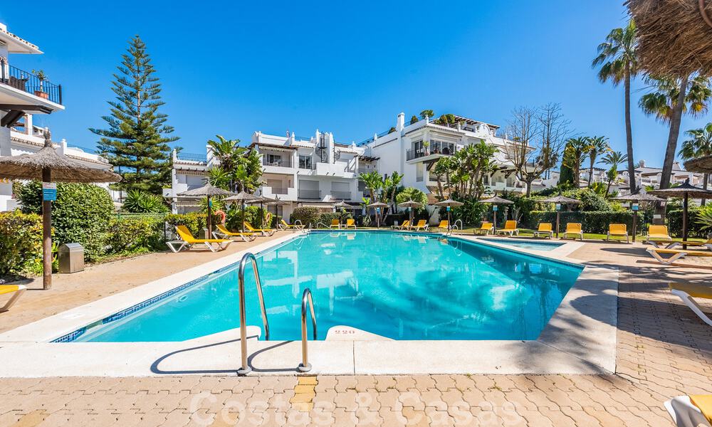 3 bedroom apartment for sale in beachfront, gated complex a few steps from the beach in San Pedro, Marbella 51180