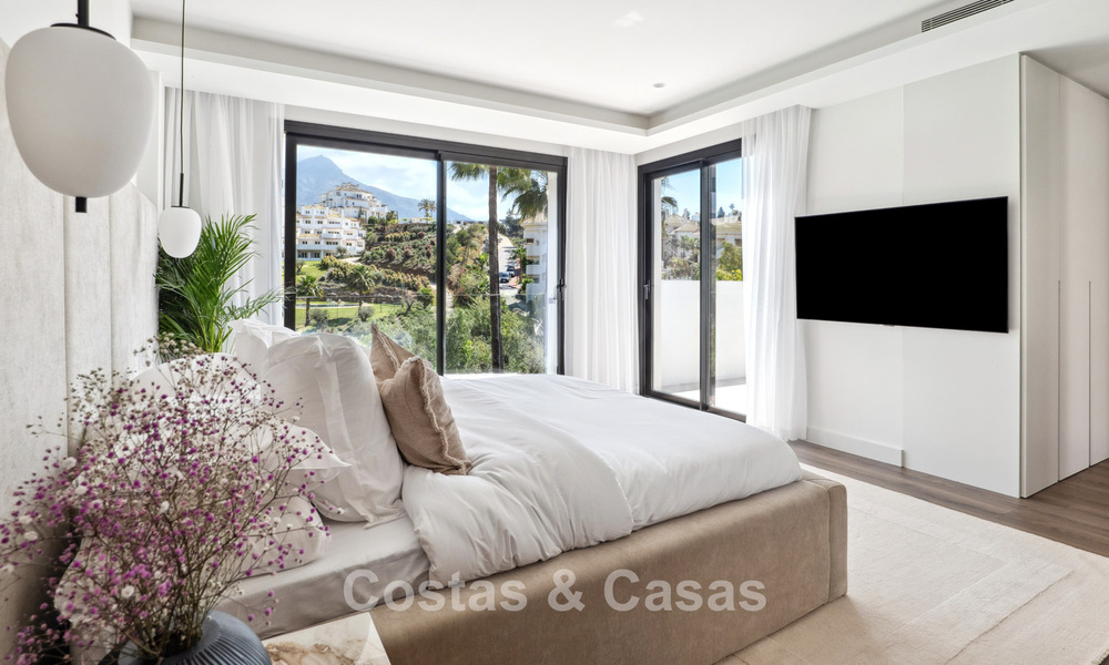 New luxury villa for sale with a contemporary architectural style located in a secure community of Nueva Andalucia, Marbella 782505