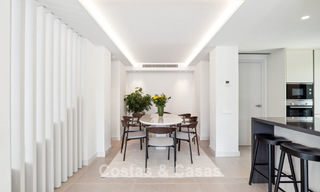 New luxury villa for sale with a contemporary architectural style located in a secure community of Nueva Andalucia, Marbella 782510 