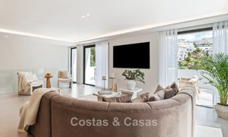 New luxury villa for sale with a contemporary architectural style located in a secure community of Nueva Andalucia, Marbella 782512 