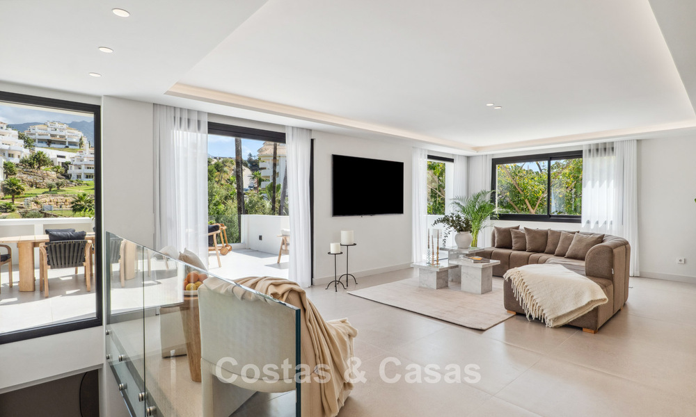 New luxury villa for sale with a contemporary architectural style located in a secure community of Nueva Andalucia, Marbella 782514