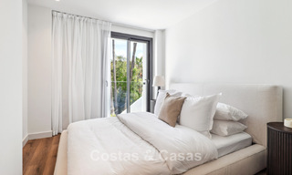 New luxury villa for sale with a contemporary architectural style located in a secure community of Nueva Andalucia, Marbella 782523 
