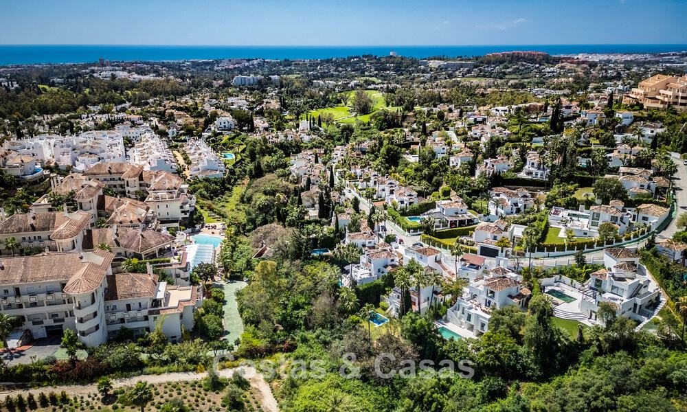 New luxury villa for sale with a contemporary architectural style located in a secure community of Nueva Andalucia, Marbella 782526
