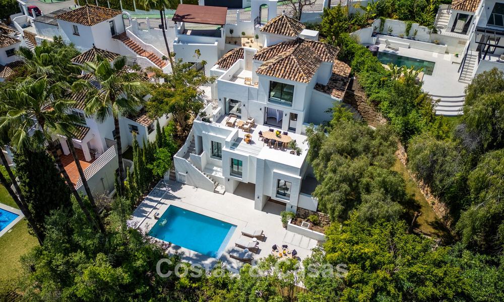 New luxury villa for sale with a contemporary architectural style located in a secure community of Nueva Andalucia, Marbella 782528