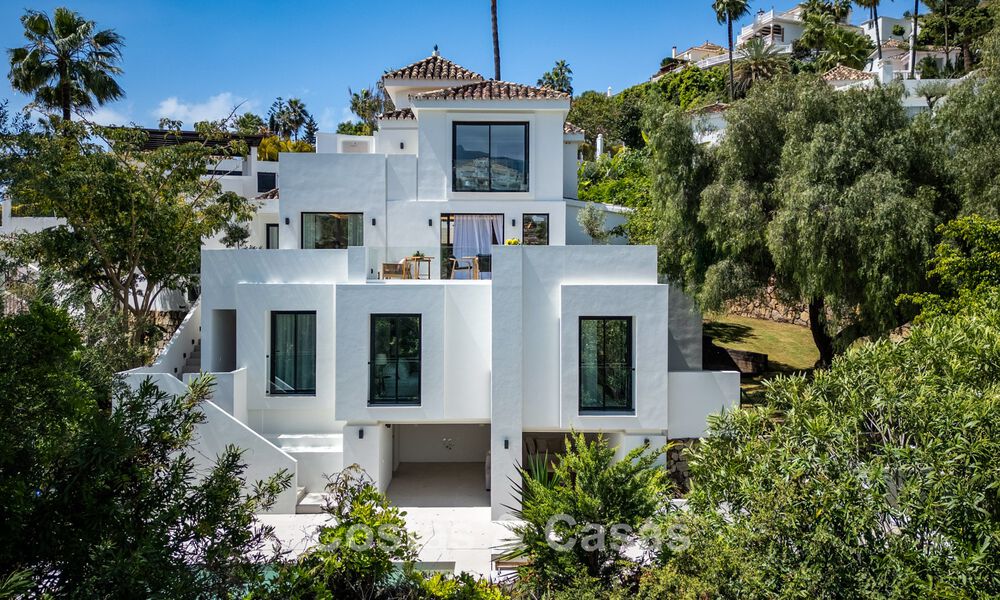 New luxury villa for sale with a contemporary architectural style located in a secure community of Nueva Andalucia, Marbella 782532