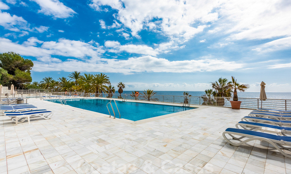 Luxury apartment in an exclusive beach complex on the Golden Mile close to Marbella centre 51608