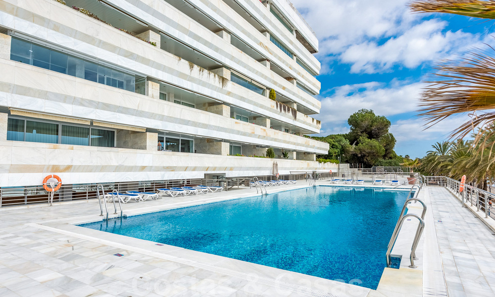 Luxury apartment in an exclusive beach complex on the Golden Mile close to Marbella centre 51609