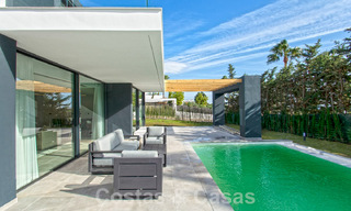 Move-in ready luxury villa for sale with fantastic sea views located in a golf resort near Estepona centre 52454 