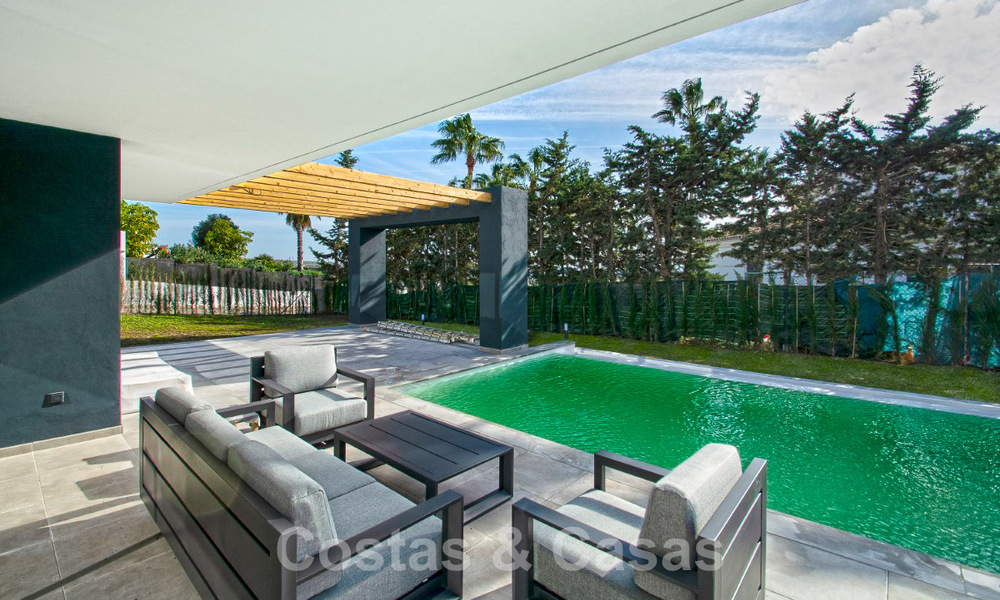 Move-in ready luxury villa for sale with fantastic sea views located in a golf resort near Estepona centre 52455