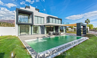 Move-in ready luxury villa for sale with fantastic sea views located in a golf resort near Estepona centre 52456 