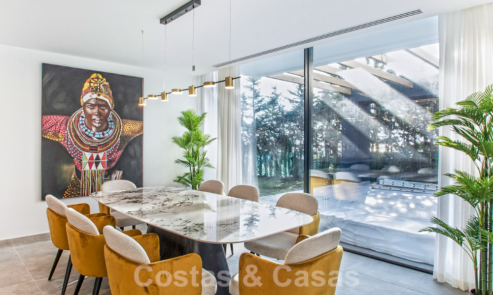 Move-in ready luxury villa for sale with fantastic sea views located in a golf resort near Estepona centre 52462