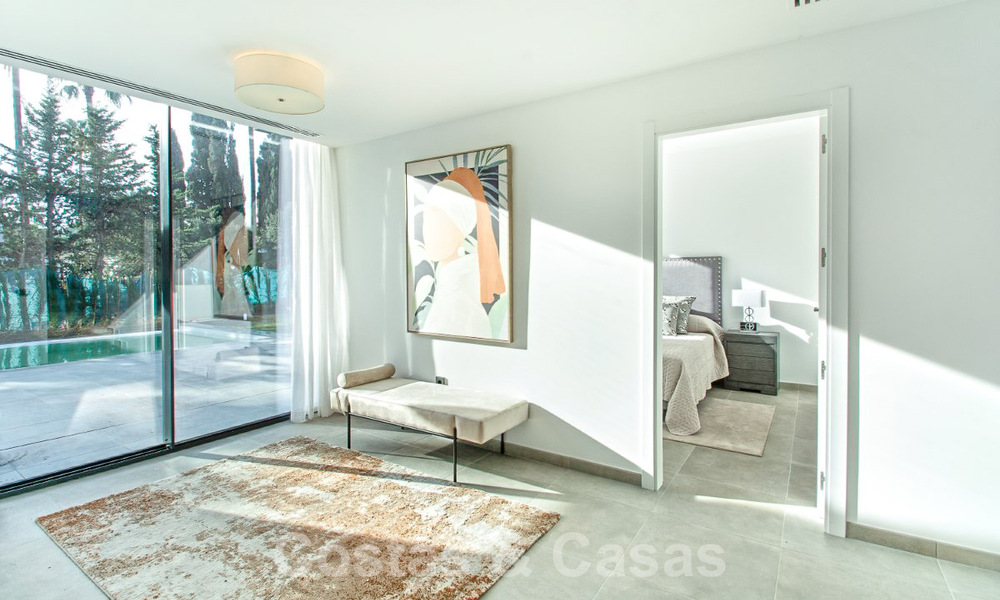 Move-in ready luxury villa for sale with fantastic sea views located in a golf resort near Estepona centre 52467