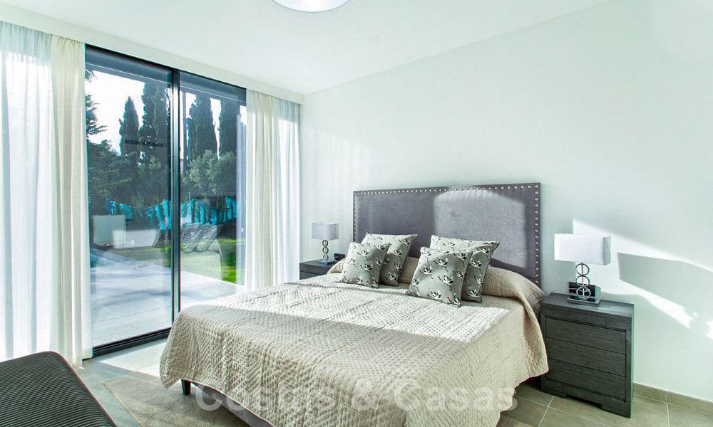 Move-in ready luxury villa for sale with fantastic sea views located in a golf resort near Estepona centre 52468