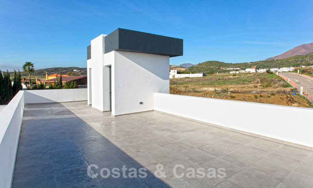 Move-in ready luxury villa for sale with fantastic sea views located in a golf resort near Estepona centre 52473