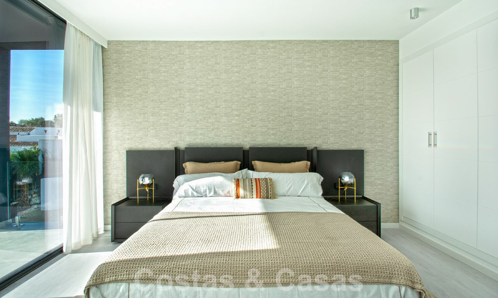 Move-in ready luxury villa for sale with fantastic sea views located in a golf resort near Estepona centre 52475