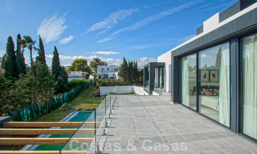 Move-in ready luxury villa for sale with fantastic sea views located in a golf resort near Estepona centre 52483