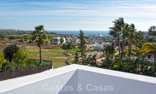 Move-in ready luxury villa for sale with fantastic sea views located in a golf resort near Estepona centre 52485 