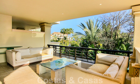 Spacious luxury apartment for sale in high-end frontline beach complex in Puerto Banus, Marbella 51577